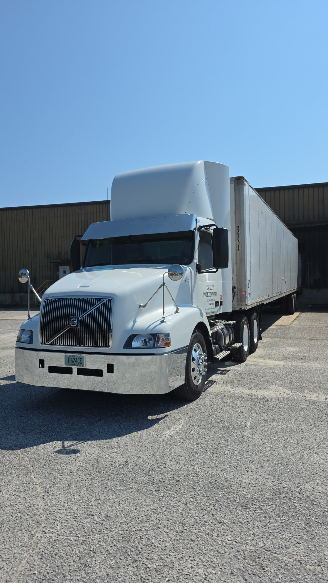 Quality Pallet Systems semi truck ready for a commercial pallet delivery